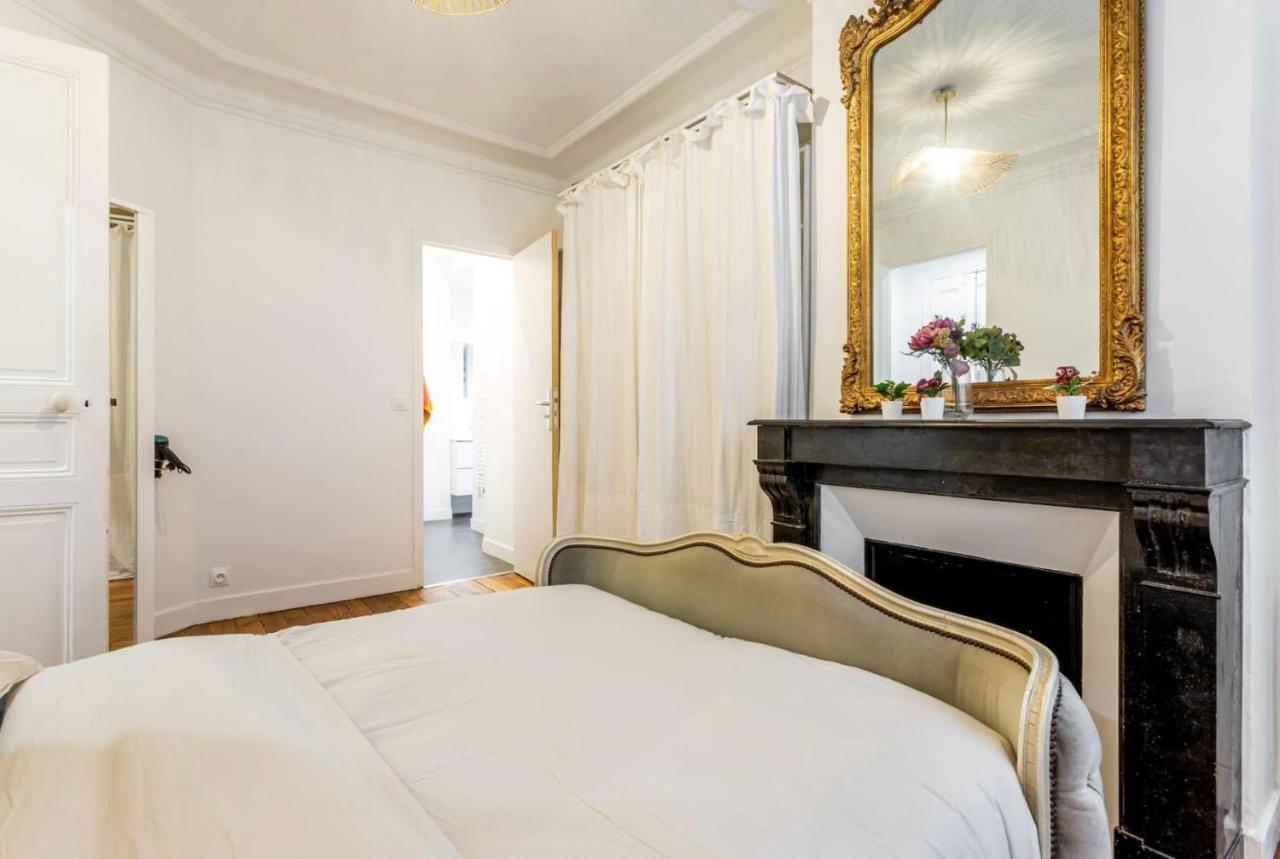 Abbesses - Superbe Appartement Avec Cheminees Paris Ngoại thất bức ảnh